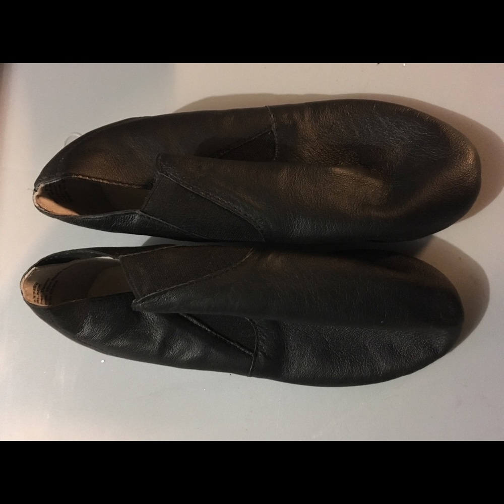 Theatricals dance flats